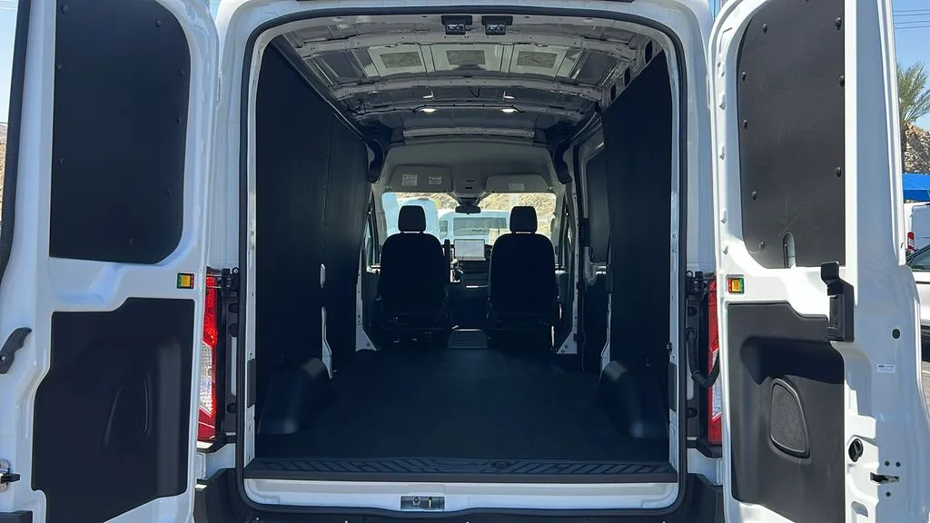 Ford Transit-150 photo 6