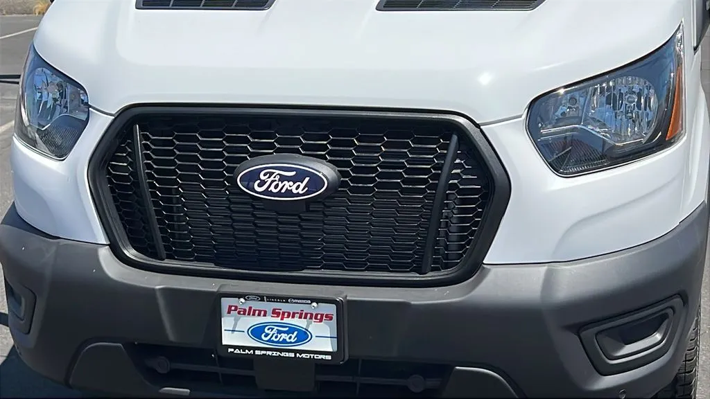 Ford Transit-150 photo 3