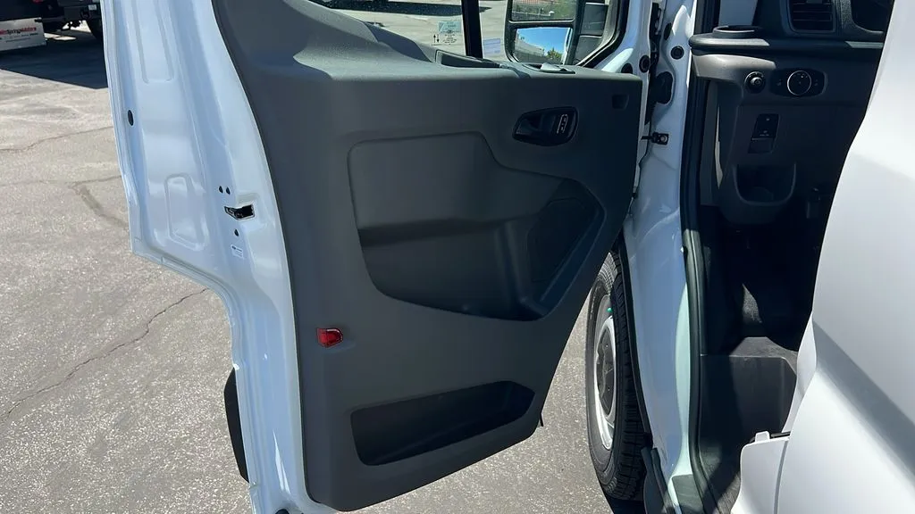 Ford Transit-150 photo 11