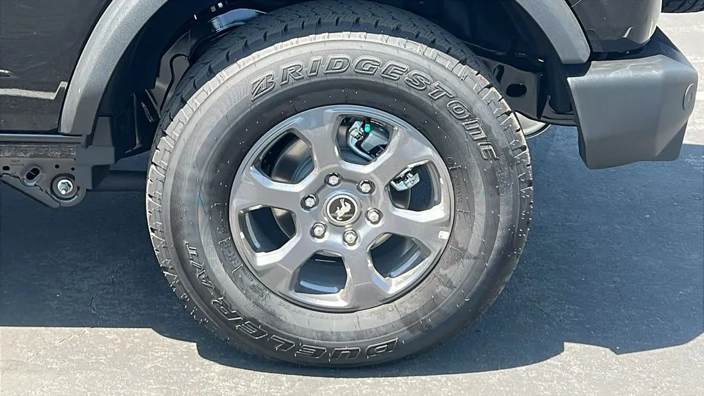 Ford Bronco photo 6