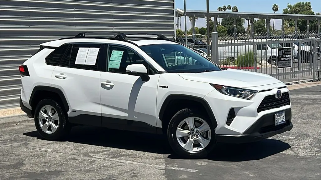 White 2021 Toyota RAV4 Hybrid XLE for sale in Indio, CA