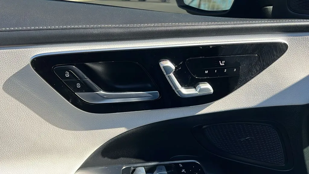 Mercedes-Benz C-Class photo 15