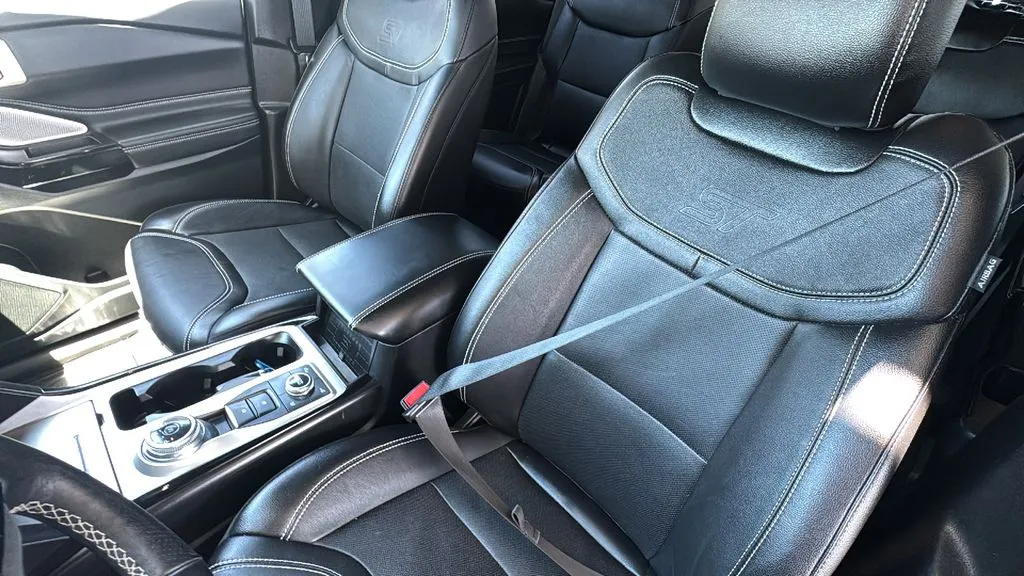 Ford Explorer photo 22