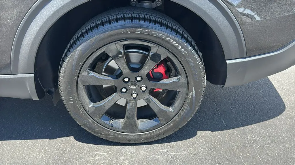 Ford Explorer photo 8
