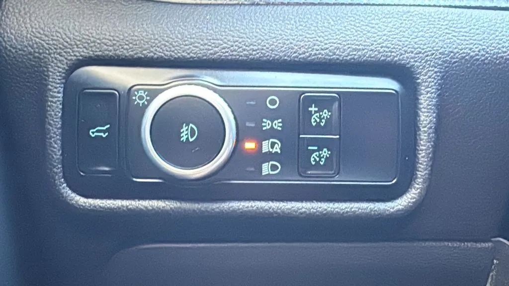 Ford Explorer photo 17