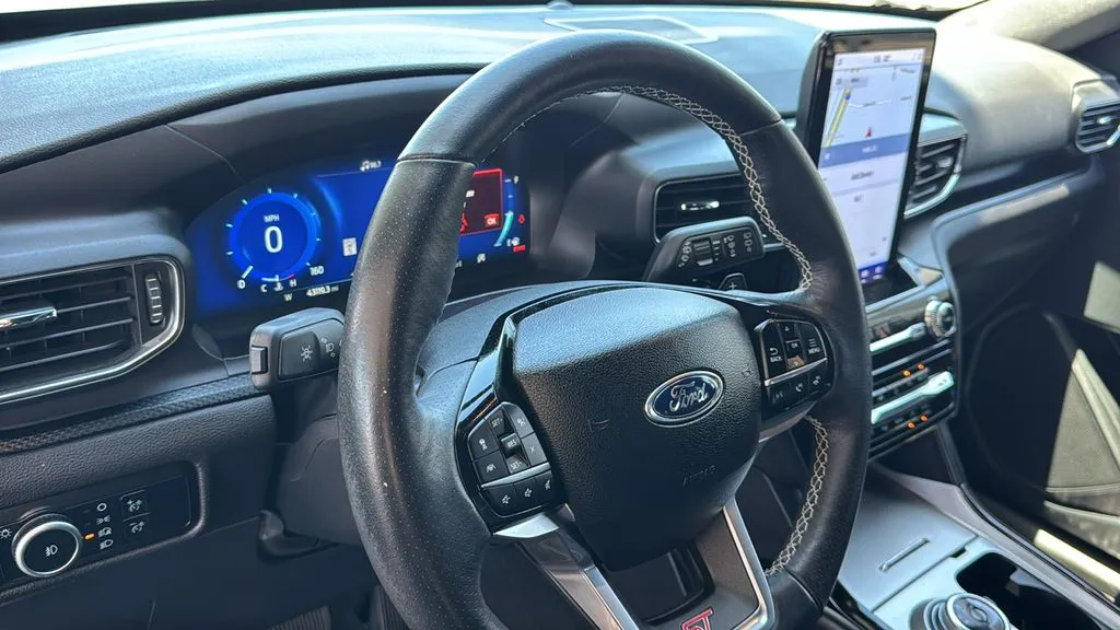 Ford Explorer photo 21