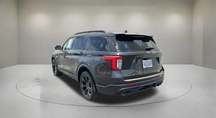 Ford Explorer photo 4