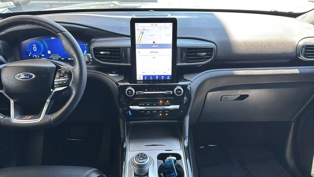 Ford Explorer photo 9