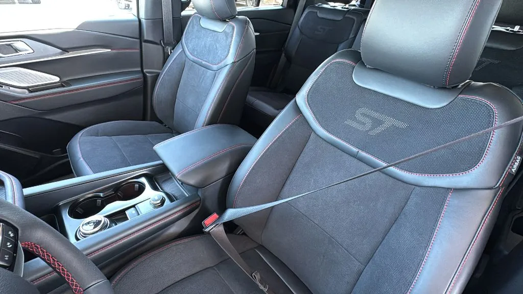 Ford Explorer photo 13
