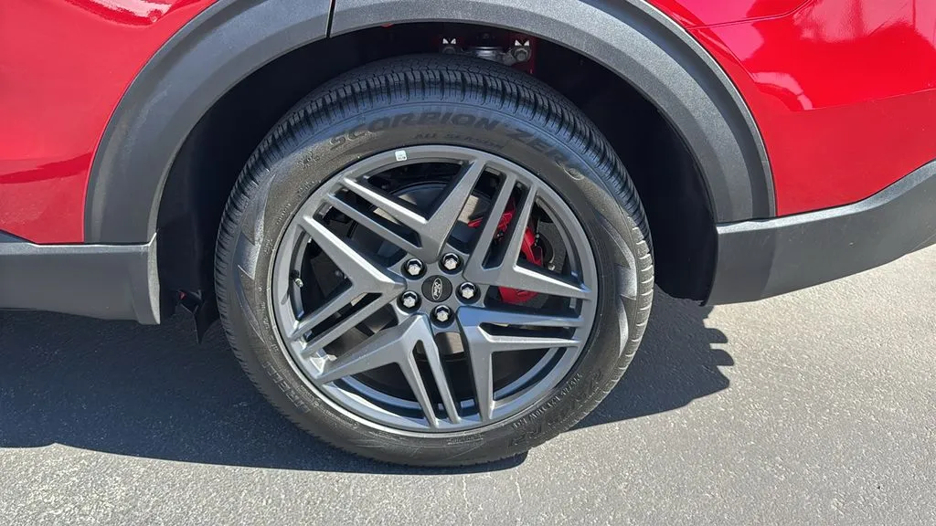 Ford Explorer photo 6
