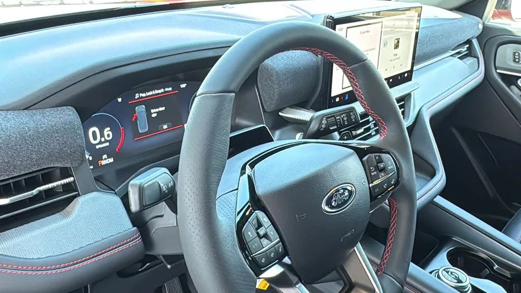 Ford Explorer photo 12