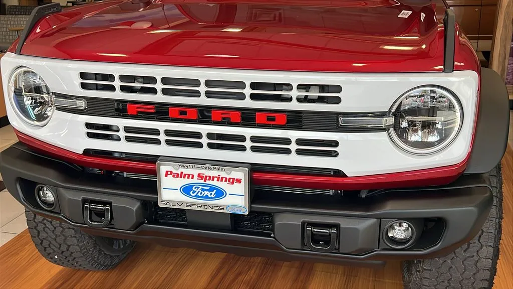 Ford Bronco photo 2