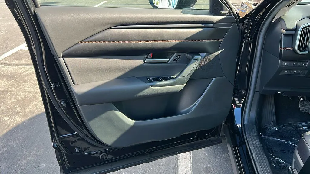 Mazda CX-50 photo 14