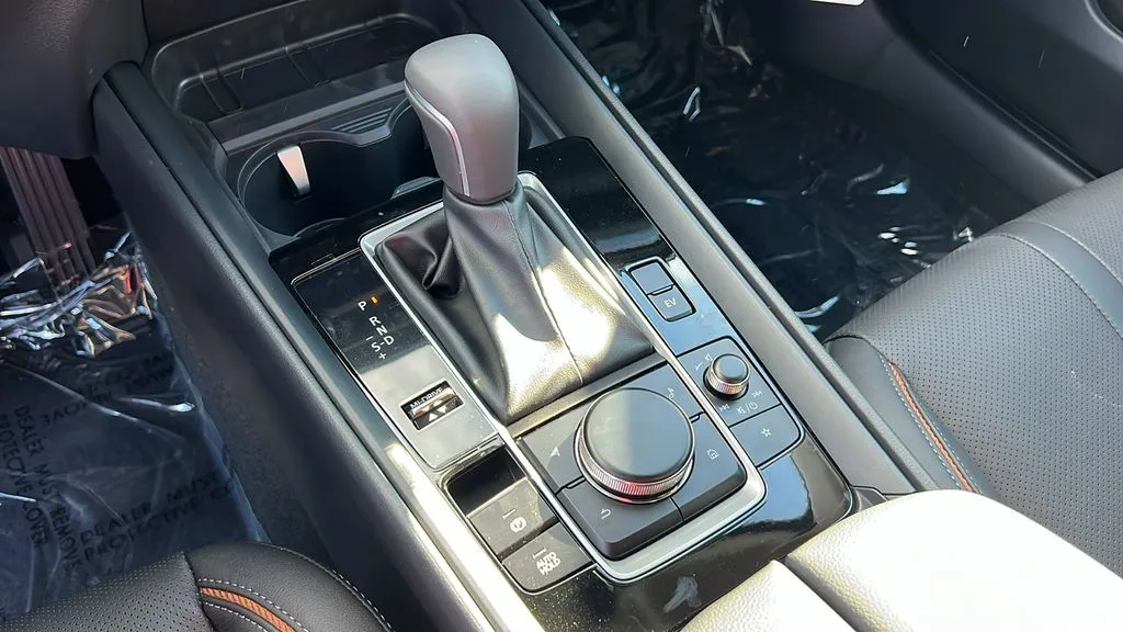 Mazda CX-50 photo 18