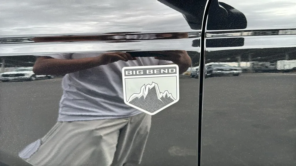 Ford Bronco photo 5