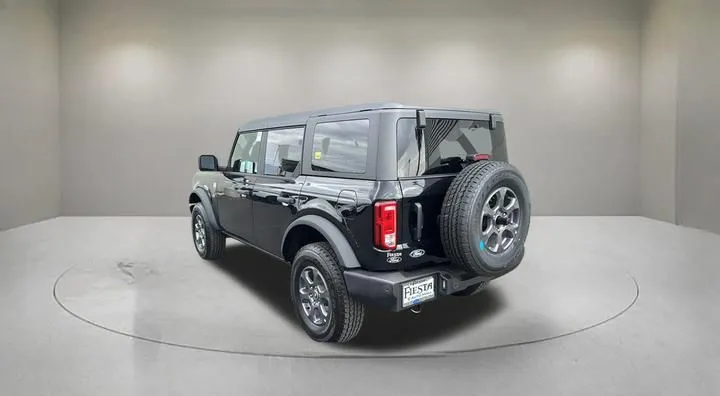 Ford Bronco photo 2