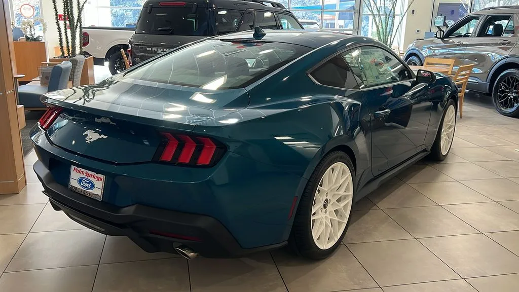 Ford Mustang photo 8