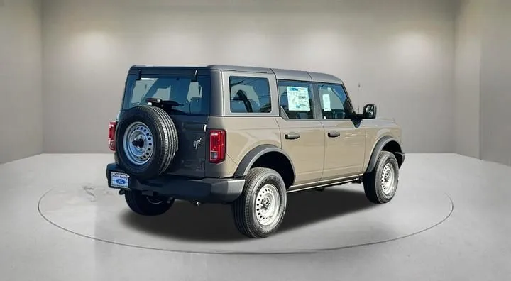Ford Bronco photo 4