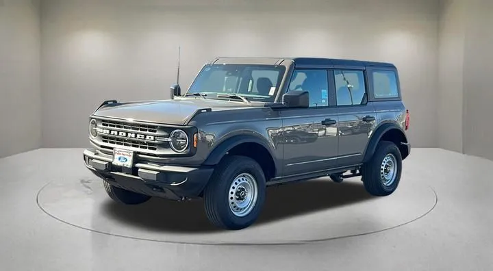 Ford Bronco photo 2