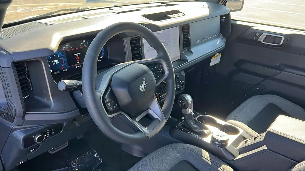 Ford Bronco photo 12