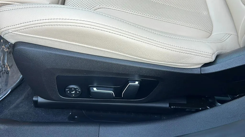 BMW 3 Series photo 14