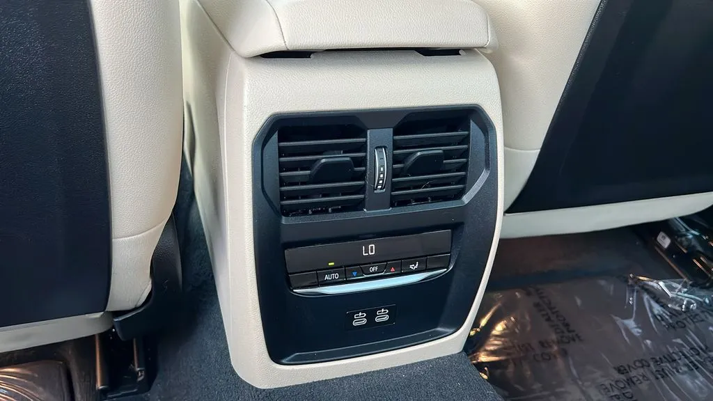 BMW 3 Series photo 10