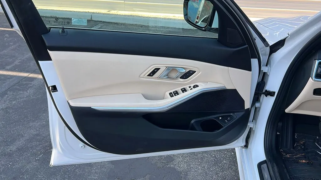 BMW 3 Series photo 15