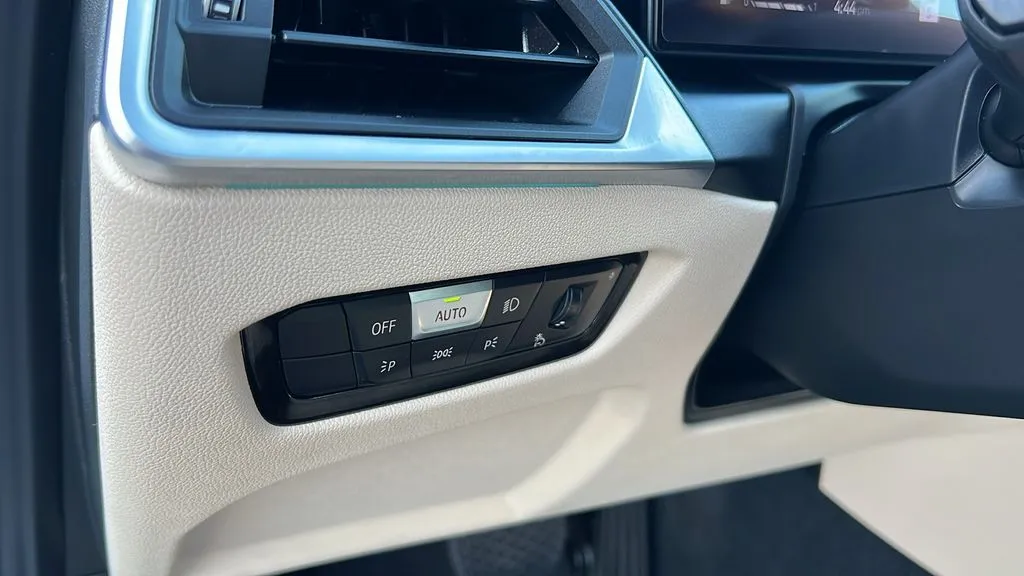 BMW 3 Series photo 16