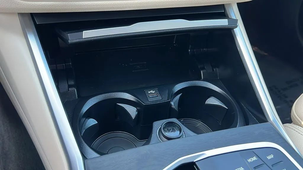 BMW 3 Series photo 19