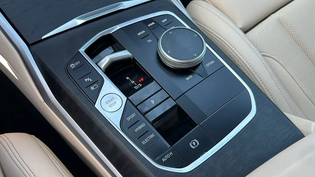 BMW 3 Series photo 17