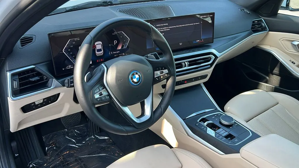 BMW 3 Series photo 12