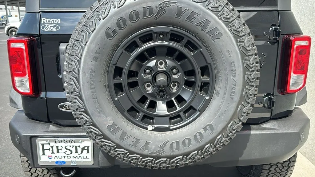 Ford Bronco photo 6