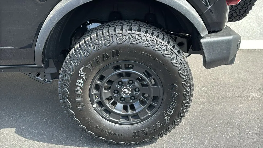 Ford Bronco photo 7