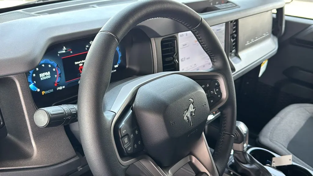 Ford Bronco photo 13