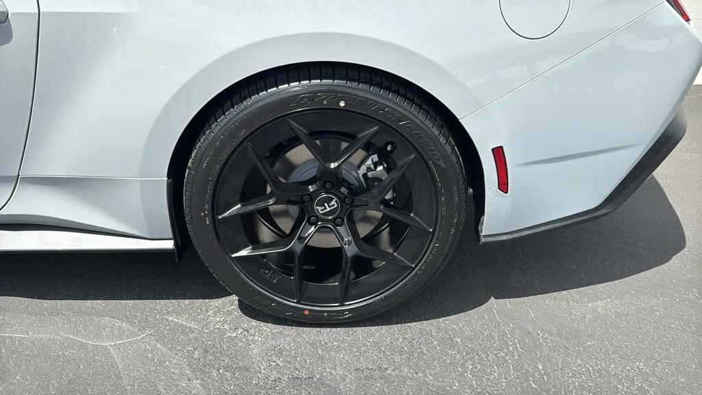 Ford Mustang photo 6