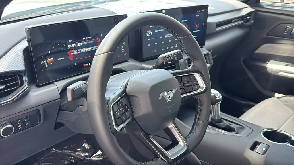Ford Mustang photo 12