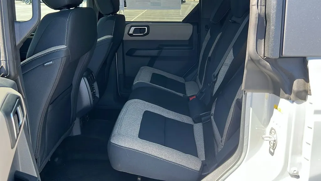 Ford Bronco photo 12