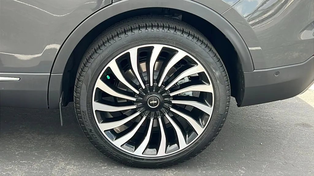 Lincoln Nautilus photo 7