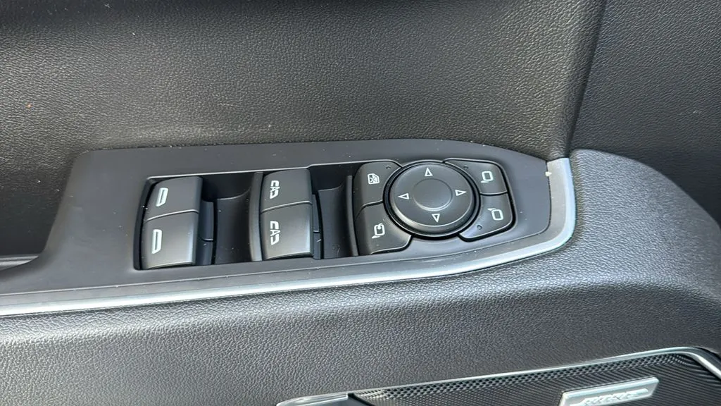 Chevrolet Silverado photo 20