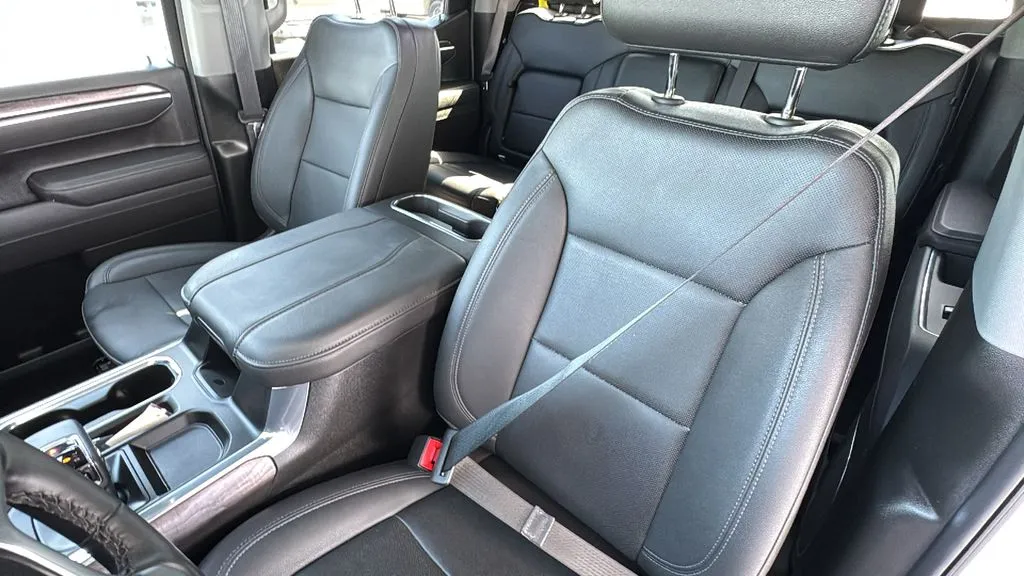 Chevrolet Silverado photo 23