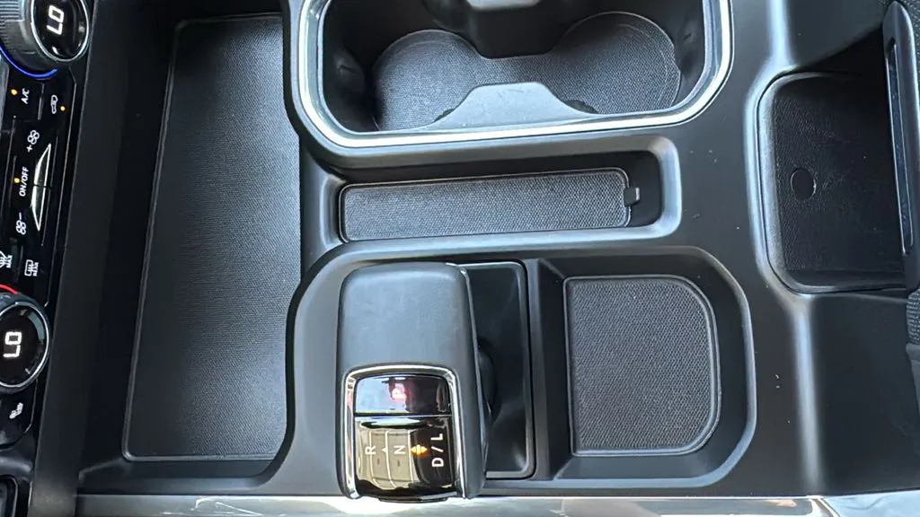Chevrolet Silverado photo 16