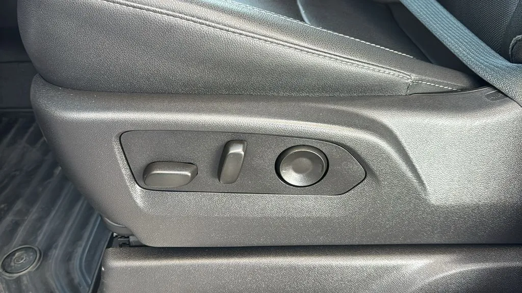 Chevrolet Silverado photo 21