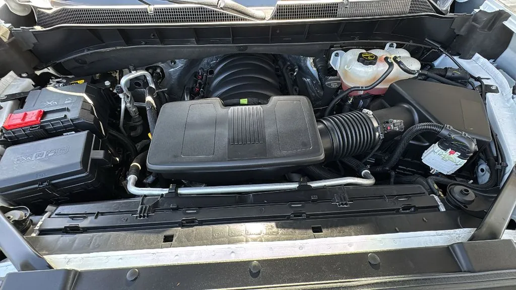 Chevrolet Silverado photo 26