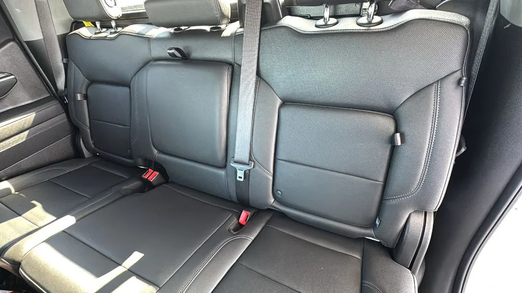 Chevrolet Silverado photo 24