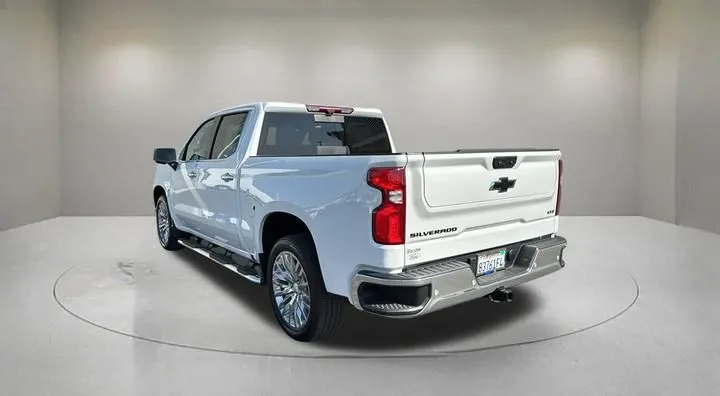 Chevrolet Silverado photo 4