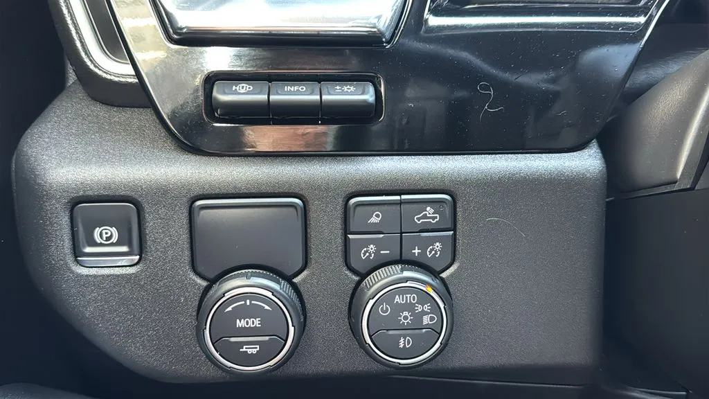 Chevrolet Silverado photo 18