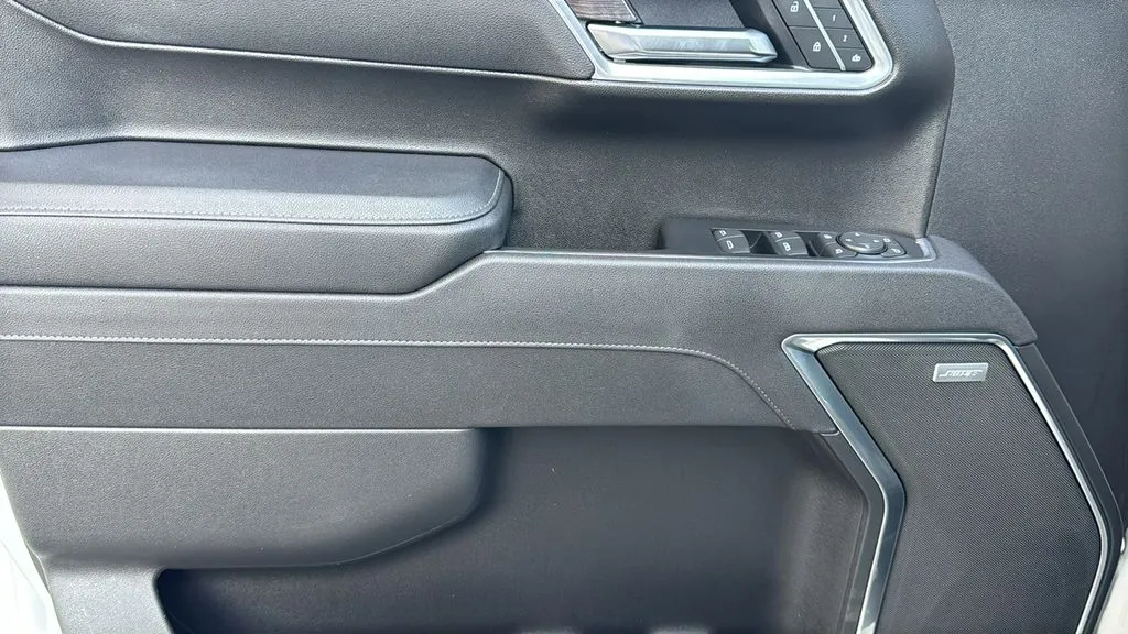 Chevrolet Silverado photo 19