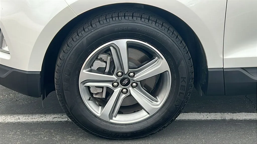 Ford Edge photo 8
