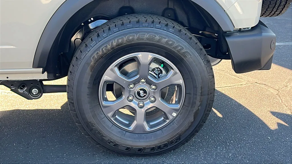 Ford Bronco photo 6