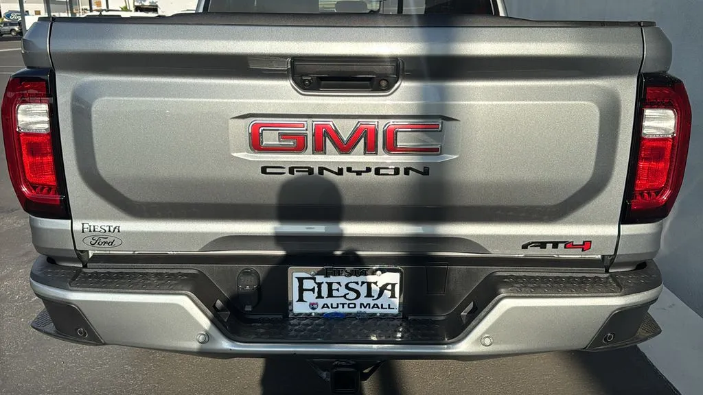 GMC Canyon photo 8